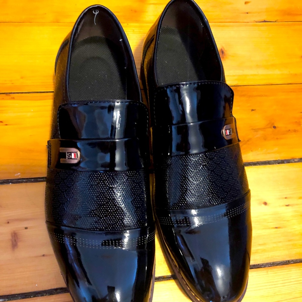 Men’s dress shoes